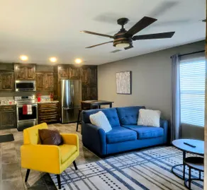 1 bdrm guest house w/full kitchen & seasonal pool! - Image 2