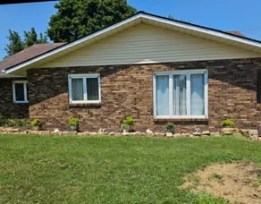 Charming 3 Bedroom Ranch Centrally Located . - Image 2