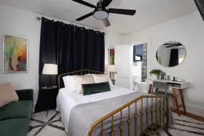 Downtown 1920’s Luxury - Breakfast and amenities! - Image 3