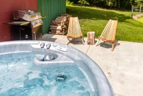 Sip on bourbon in the hot tub! +hiking & game shed - Image 5