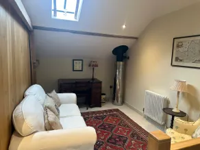 Charming Coach House with Hot Tub - Image 4