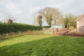 Charming Coach House with Hot Tub - Image 5