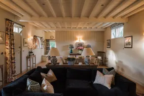 Charming Coach House with Hot Tub - Image 2