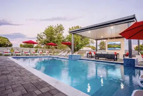 The Max Resort on 1.5 Acre! Relax, Pball & Fun. - Image 4