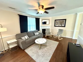 Modern Townhouse near Greenville and ECU - Image 4