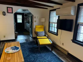 The Pearl: A hip & cozy canal-side apartment - Image 4