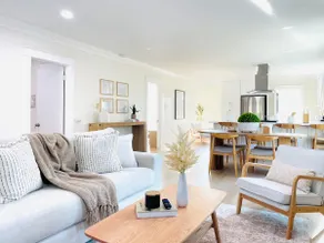 15% off weekly stay| 2B1B new renovated house - Image 3