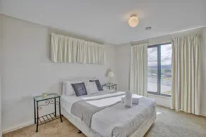 Georges Bay Luxury - Image 5