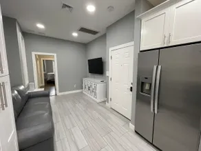 Stylish 2BR, Close to NYC! - Image 3