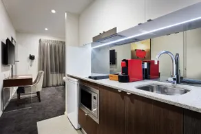 Deluxe 1 Bedroom Apartment, Northbridge Location - Image 4