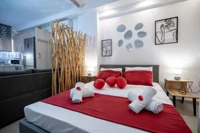 Central nest Boutique Athens Kypseli ! - Image 2