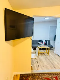 Spacious Luxury Studio with Private Entrance - Image 2