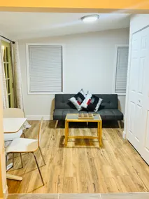 Spacious Luxury Studio with Private Entrance - Image 5