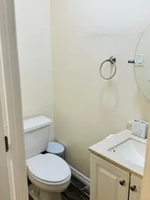 Spacious Luxury Studio with Private Entrance - Image 4