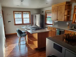 Retro & Nerdy Oasis - Private 2Bed 1Bath w Kitchen - Image 5