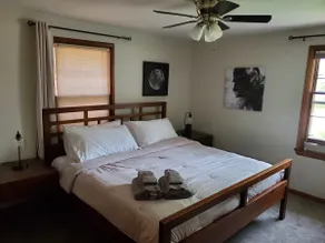 Retro & Nerdy Oasis - Private 2Bed 1Bath w Kitchen - Image 3