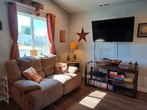 Elegant Western Home 3BR 2BA - Image 4