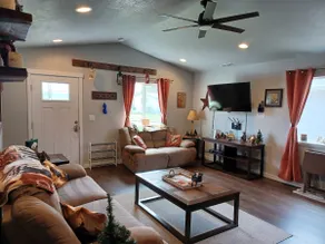 Elegant Western Home 3BR 2BA - Image 2