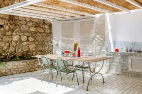 Dolce Vita Beach House stunning views by the sea - Image 5