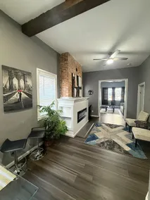 Modern Downtown stay | King Bed+Free Parking - Image 4