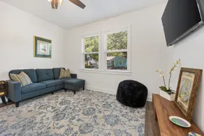 Furnished 2B 1.5BA w/laundry .5mi to downtown - Image 5
