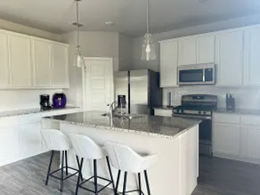 Bright & Spacious 4BR Home with Expansive Backyard - Image 4