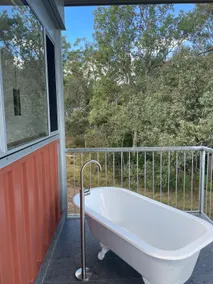 Luxury 2 bedrm architectural design & outdoor bath - Image 3