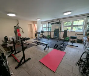 Family & Pet-Friendly 2BR | Garden, Parking - Image 4