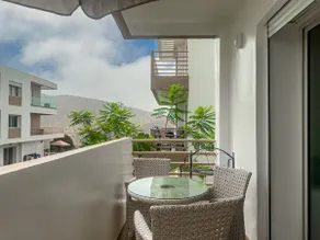 Luxury apartment with a pool - Image 4