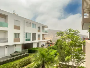 Luxury apartment with a pool - Image 2