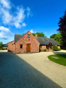Charming country oak beamed home - Image 2