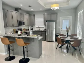 Gated 2BR Condo, Walk to Dining•Near Mall•Hosptals - Image 2