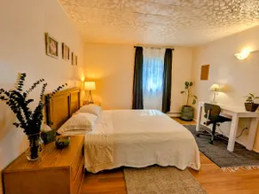 Centrally located in town! Work friendly. - Image 2