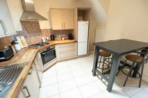 The Mews - Worcester City - House - Gated - Self Check In - Free WIFI - 2 Doubles - TVs in bedrooms - Sleeps 5 - Free weekend Parking - Image 3