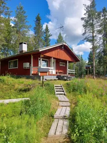 Cabin with traditional sauna by a small creek - Image 3