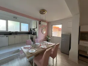 House Dea - Image 2