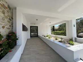 Elegant studio suite in brand new building - Image 5