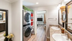 380 sf 3 min From DT Waxhaw Sleeps 2 Private Patio - Image 4