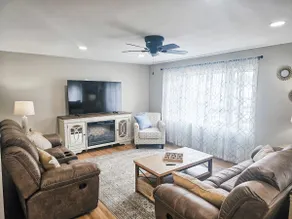 D&D Coastal Farmhouse Apartment Not near any water - Image 2