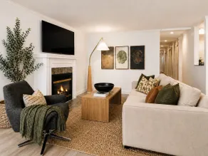 Water View, Chefs Kitchen, Fire pit & Fenced Yard - Image 2