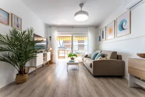 Beachfront Apartment with Terrace & Ocean Views - Image 2