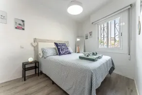 Beachfront Apartment with Terrace & Ocean Views - Image 4