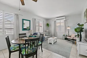 Town Treasure - Walkable - King Bed - AC - Image 5