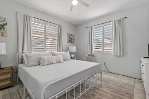 Town Treasure - Walkable - King Bed - AC - Image 3