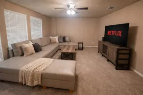 La Cantera Estate | Sleeps 12 | Hot Tub+Games - Image 4