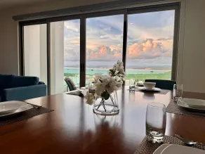 Beachfront apartment with pool - Image 3