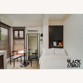 Industrial unit w/ Free Parking, Private Balcony - Image 3