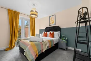 Stunning 5 BR House - Business Stays - Parking - Image 3