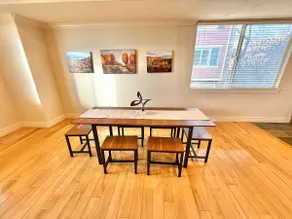 Spacious Townhome Near Downtown - Image 5