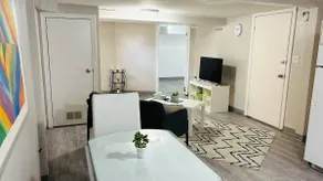 Cozy Warm Entire Suite - Image 2